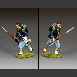 Infantryman advancing with his rifle and bayonet at his side.