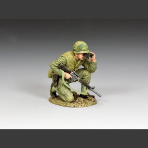 Kneeling NCO w/Binos