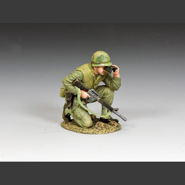 Kneeling NCO w/Binos