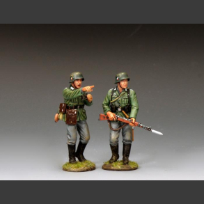 Wehrmacht junior officer and a Wehrmacht infantryman