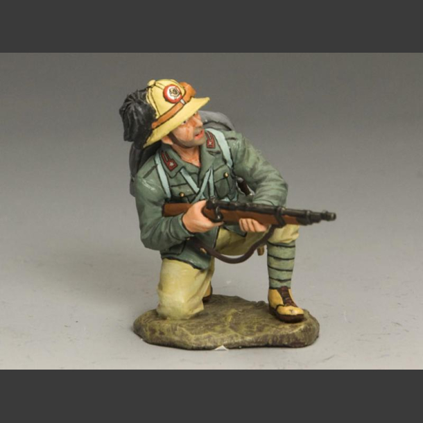 Kneeling w/ Rifle