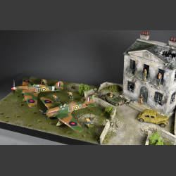Manor house in shot and bombed condition with a large lawn - Diorama