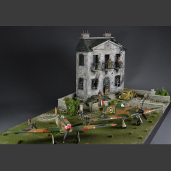 Manor house in shot and bombed condition with a large lawn - Diorama