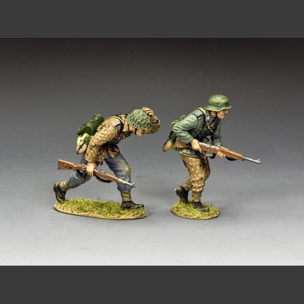 12. SS 'HITLERJUGEND' DIVISION - attacking under fire...