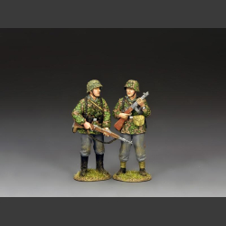 SS Soldiers, standing and waiting
