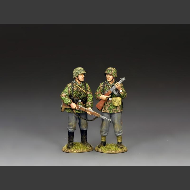 SS Soldiers, standing and waiting
